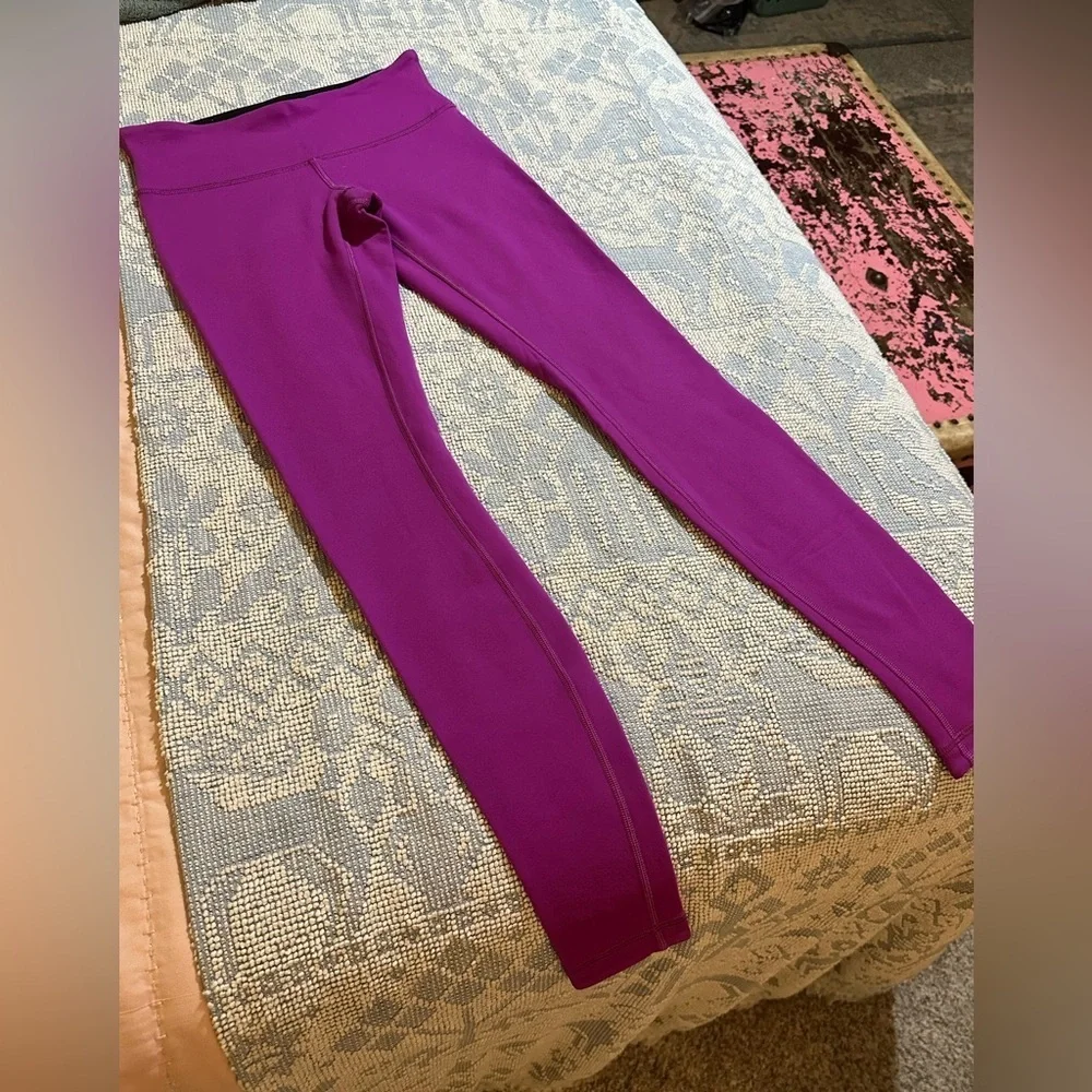 LULULEMON Wunder Under sz 6